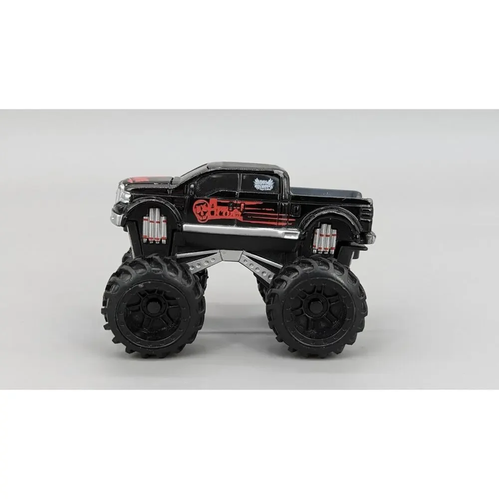 Maisto Diecast 4x4 Monster Trucks Black Road to the Grave & Red Dirt Demons 1/64